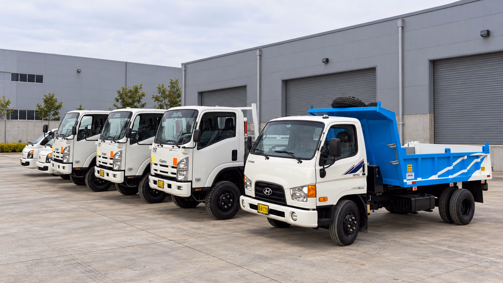 Carrocerías para Camión: Volquete, Baranda Rebatible y Plataforma fabricado por Carrocerías La Universal en Lima Perú